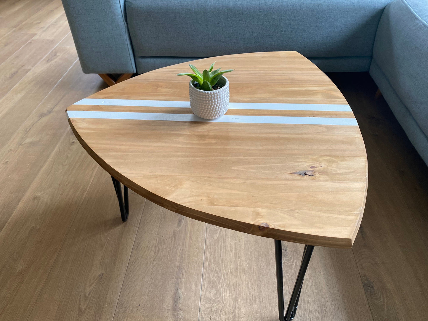 Table basse demi planche de surf en bois