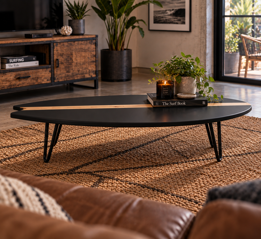 Table Basse Design Noir Mat & Ligne Bois Naturel – Fabrication Artisanale Bois Massif